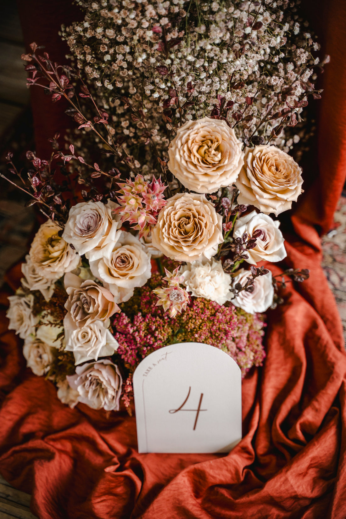 Wann haben welche Hochzeitsblumen Saison? – Der Guide für dein perfektes Blumenarrangement