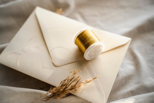 Filigraner goldener Faden für Papeterie - Dünne Schnur