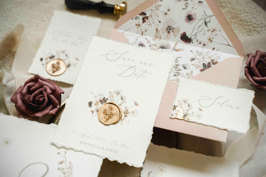 Save the Date Karte "Blooming Cottage" mit Siegel